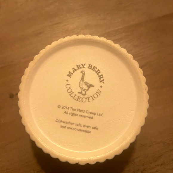 Mary Berry small ramkin. Ivory ramekin with a deck inside. 🦆🦆🧑‍🍳 - Picture 6 of 6